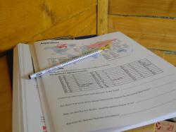 Pracovní list je vybízí, aby se „naučili psát“ ve čtyřech různých abecedách Worksheet_Education