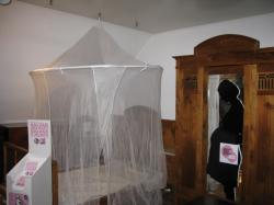 An overview of the installation on maternal health care Museo Mundial_PT_Mother_1