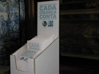 The leaflets on the topic are displayed on the totem stand Museo Mundial_PT_Child_2